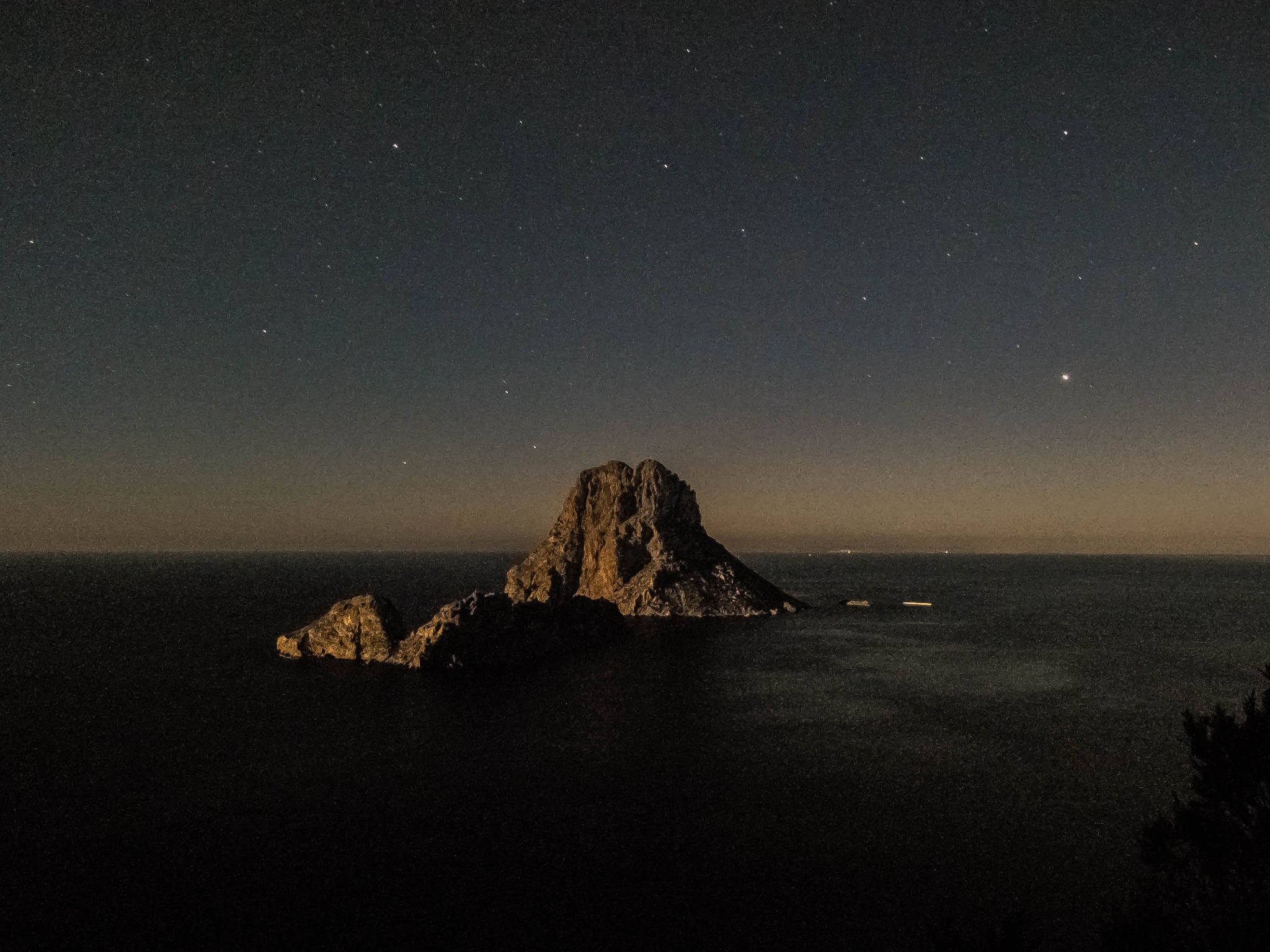 Noche luminosa